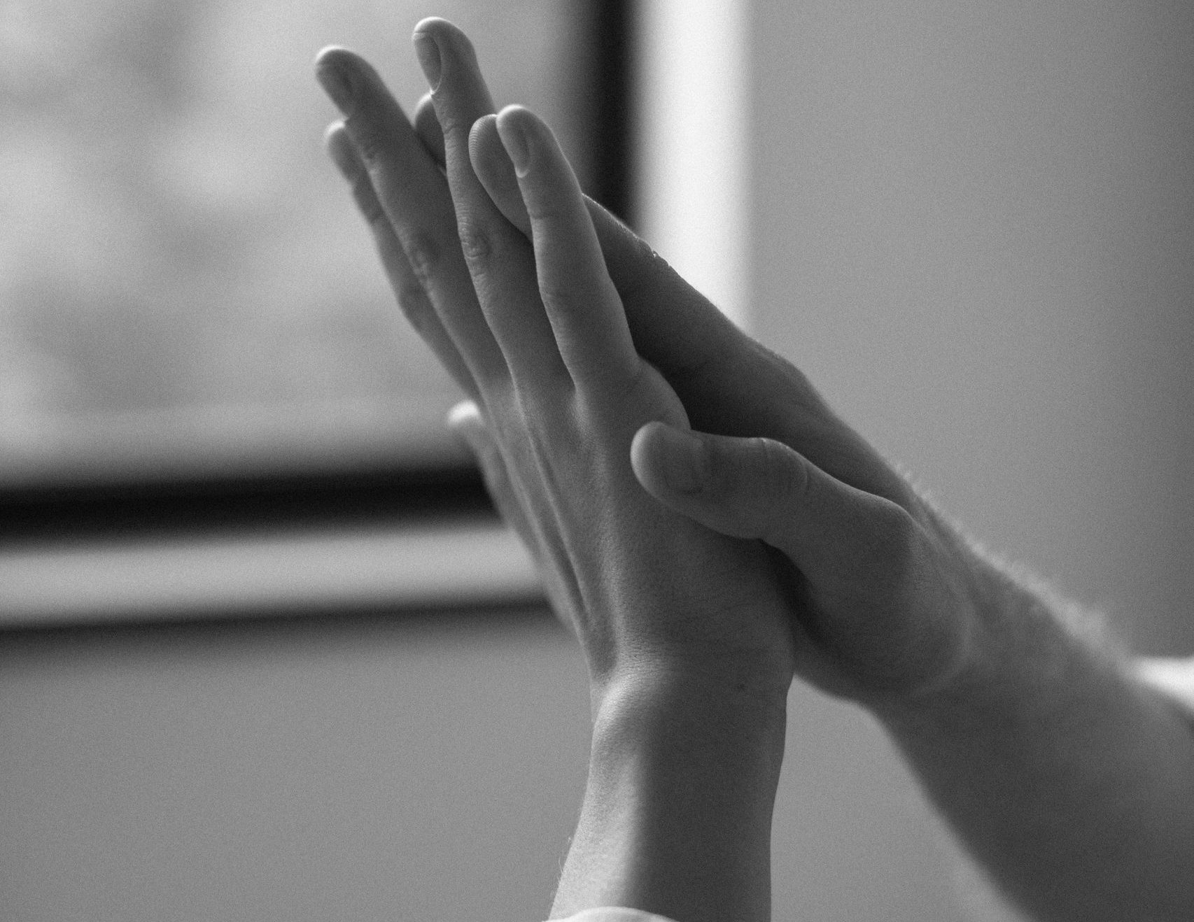 side-view-couple-holding-hands